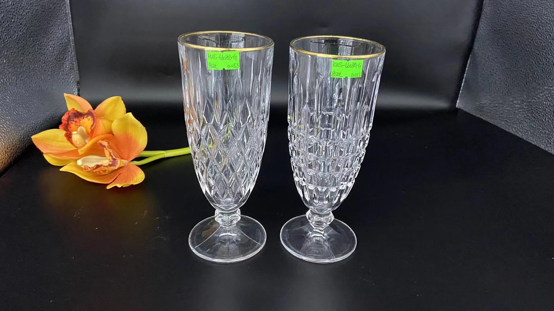 高档水晶玻璃酒杯。产品图