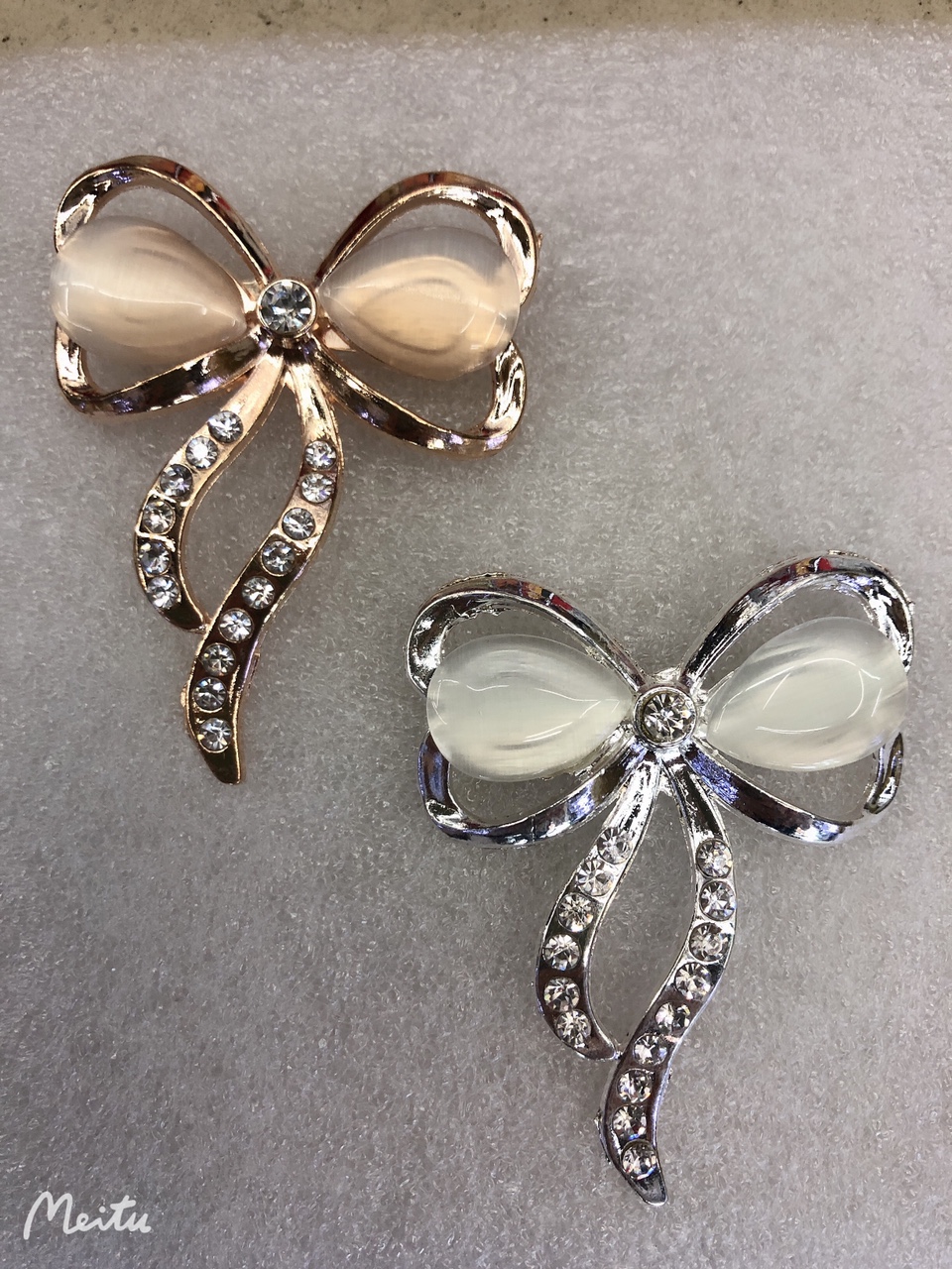 蝴蝶结猫眼胸针