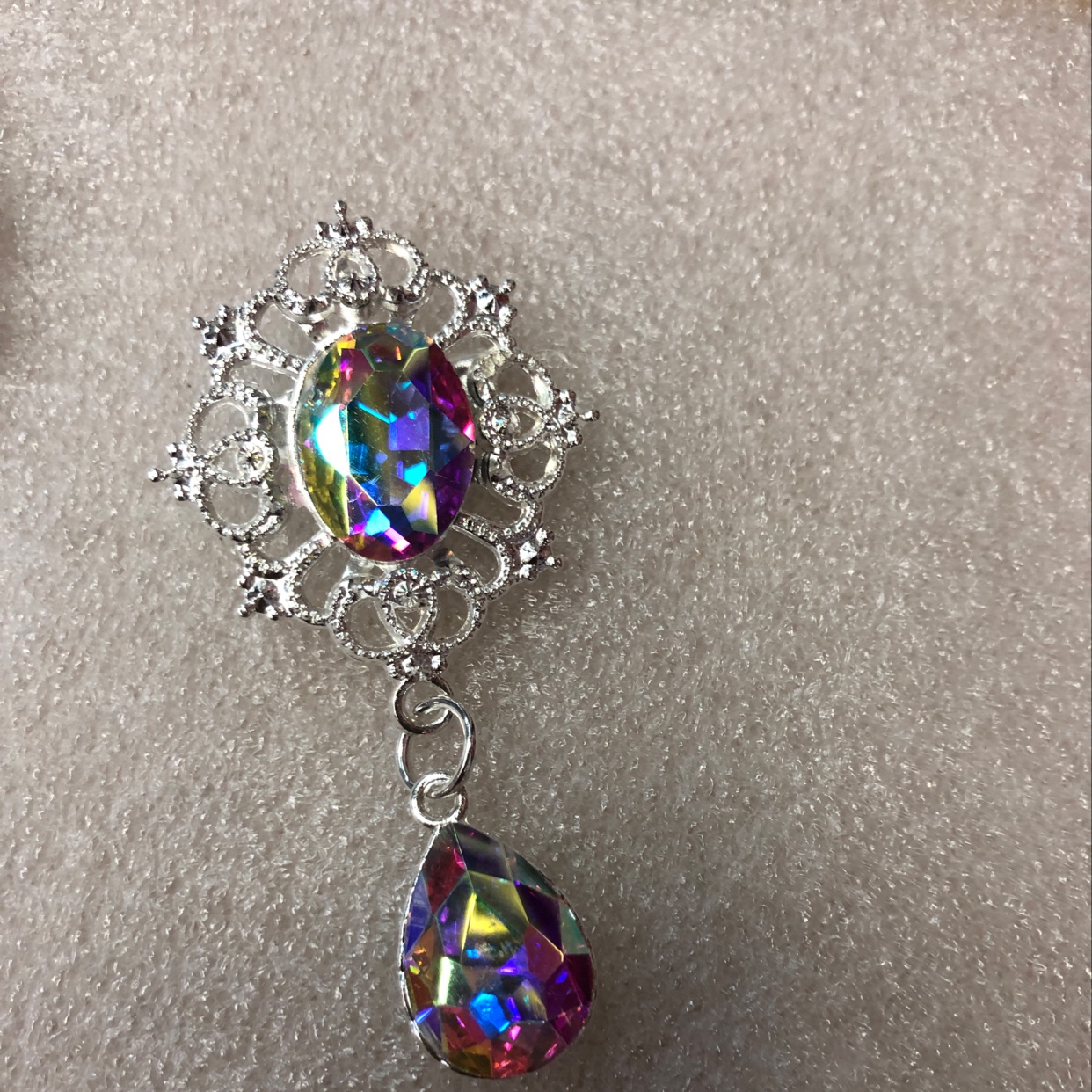 玻璃挂坠胸针白底实物图