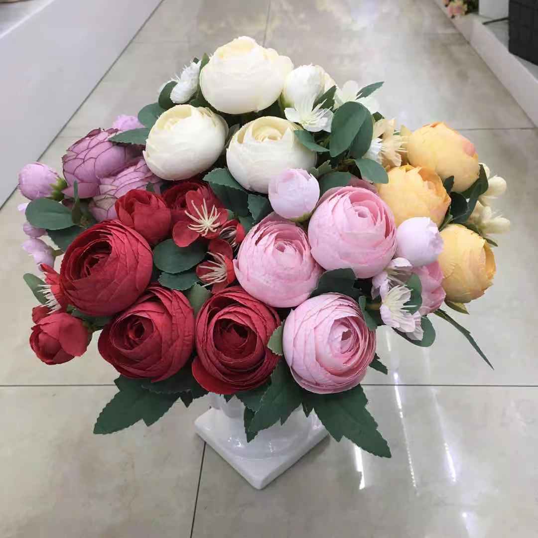 The living room features a 7-pronged Korean-style snow tea rose artificial flower arrangement