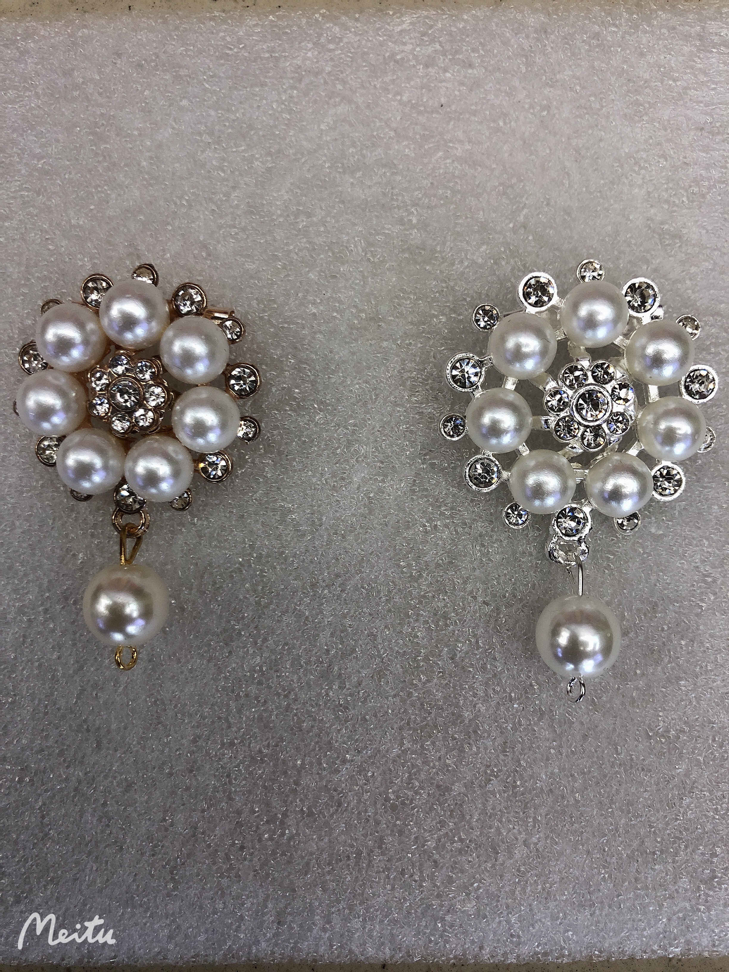 爆款圆形珍珠胸针产品图