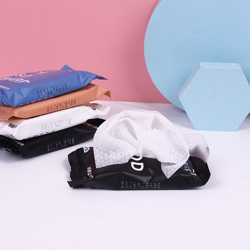 独立小包湿巾10片婴儿便携绵柔巾宝宝润肤湿纸巾青瓜清洁温巾详情3