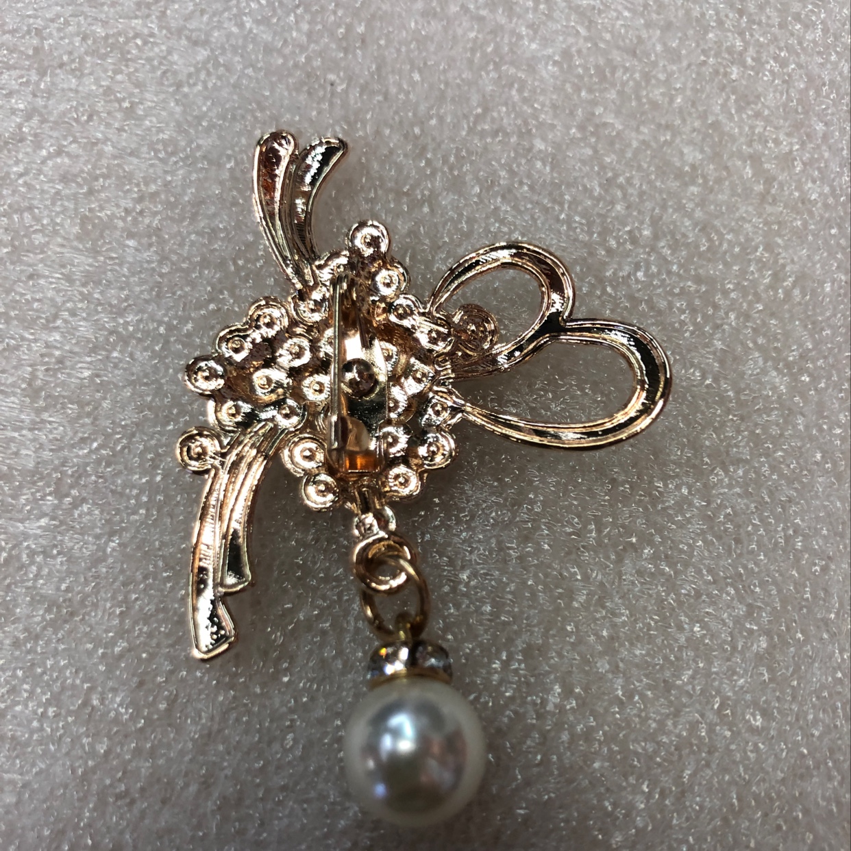 喜庆中国结胸针细节图