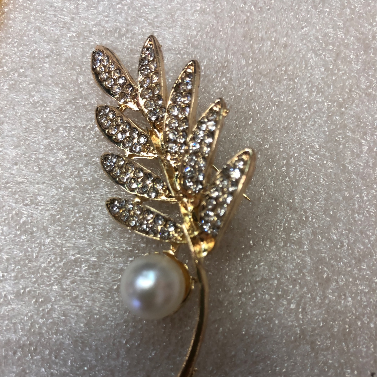 树叶多钻胸针细节图