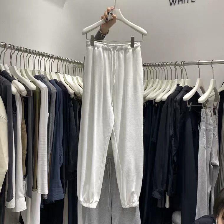 运动裤实物图