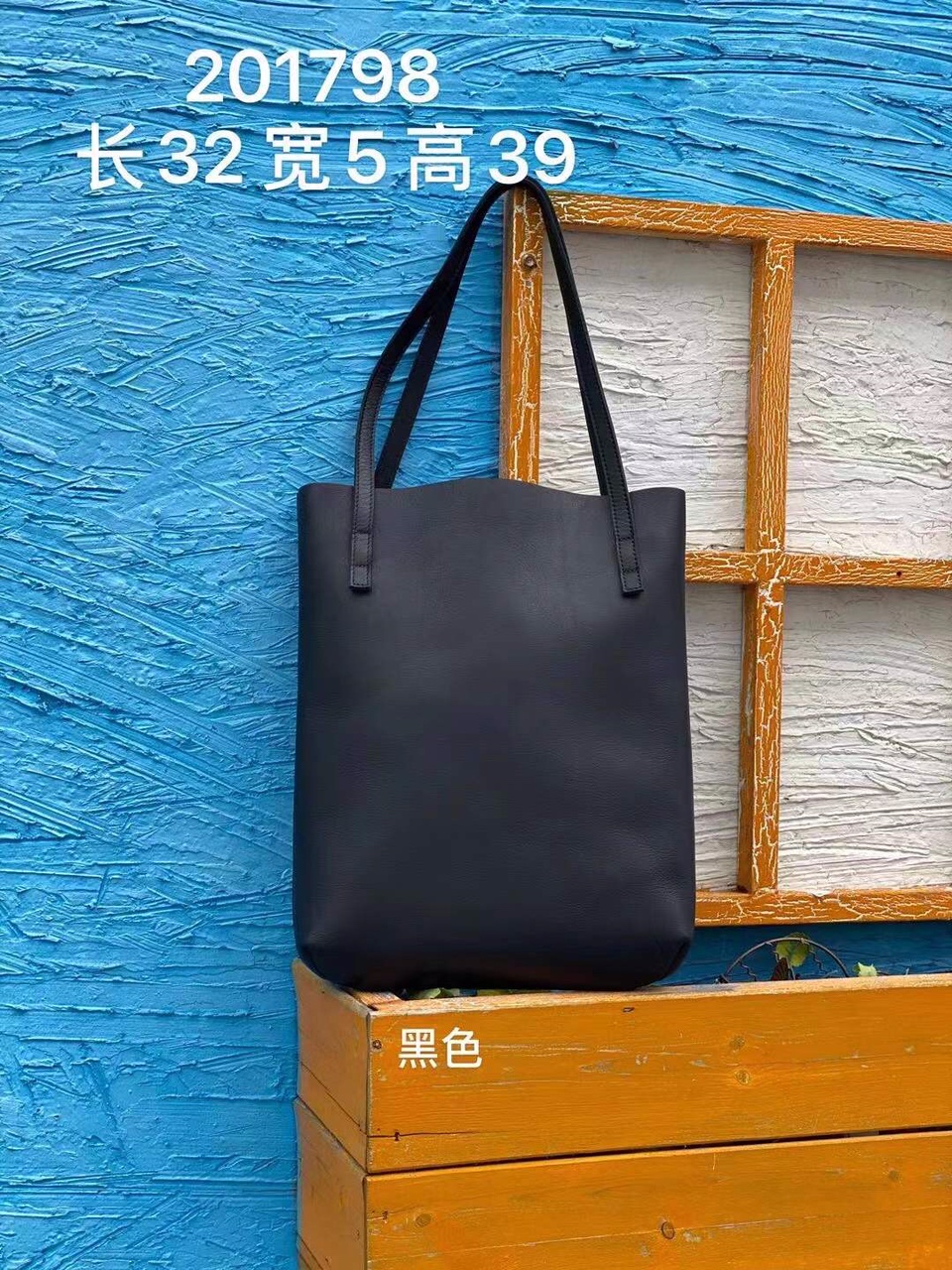 边圆女士背包，秋冬爆款，材质：进口头层牛皮，尺寸：32*5*39CM颜色：黑色图