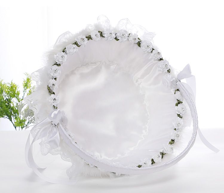 Wholesale of new Western-style small flower baskets, various creative small hand-held flower-scattering flower baskets, flower boy flower baskets, and wedding supplies Application Scenario
