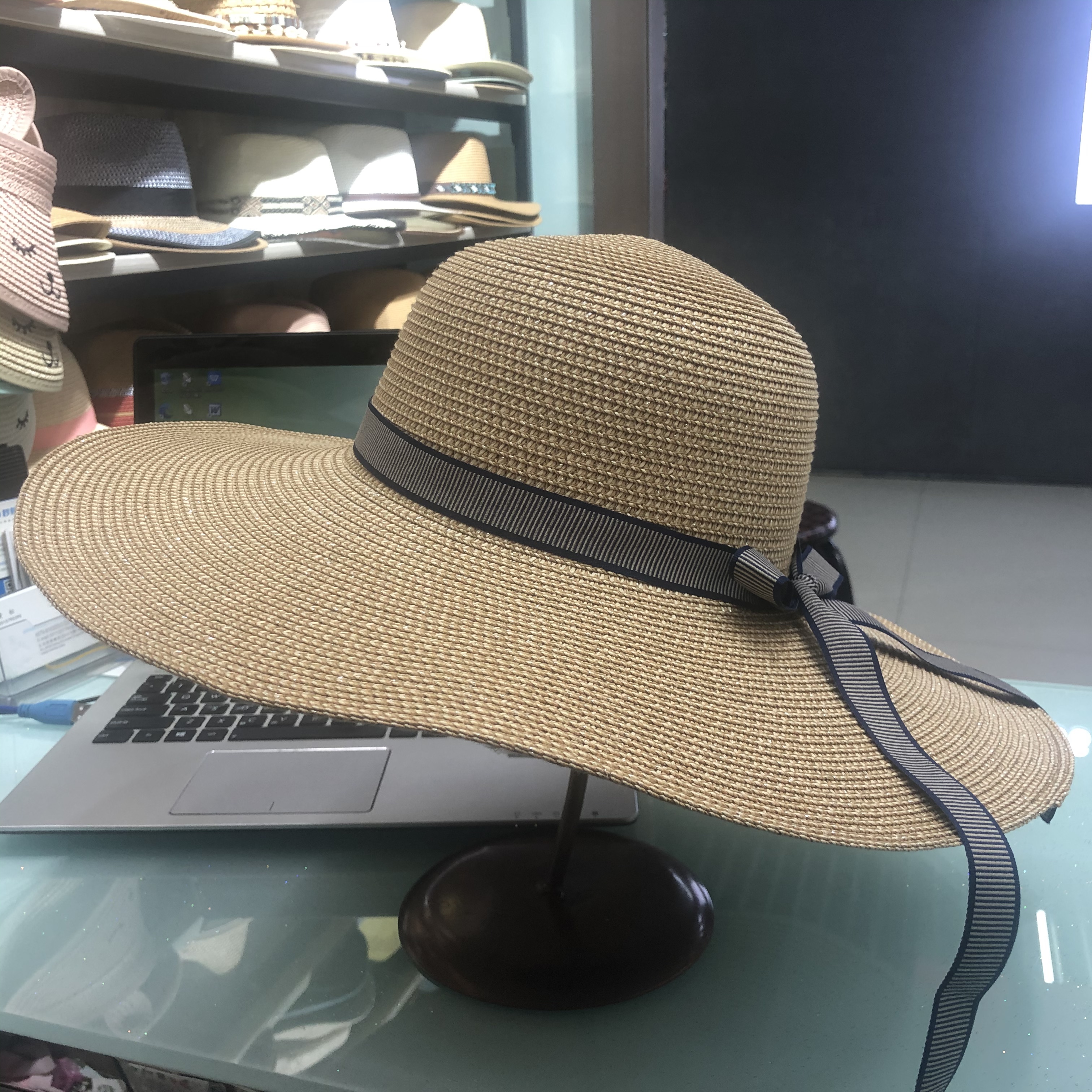 Straw Hat Women's Summer Korean Version Sun Protection Beach Big Eave Hat Application Scenario