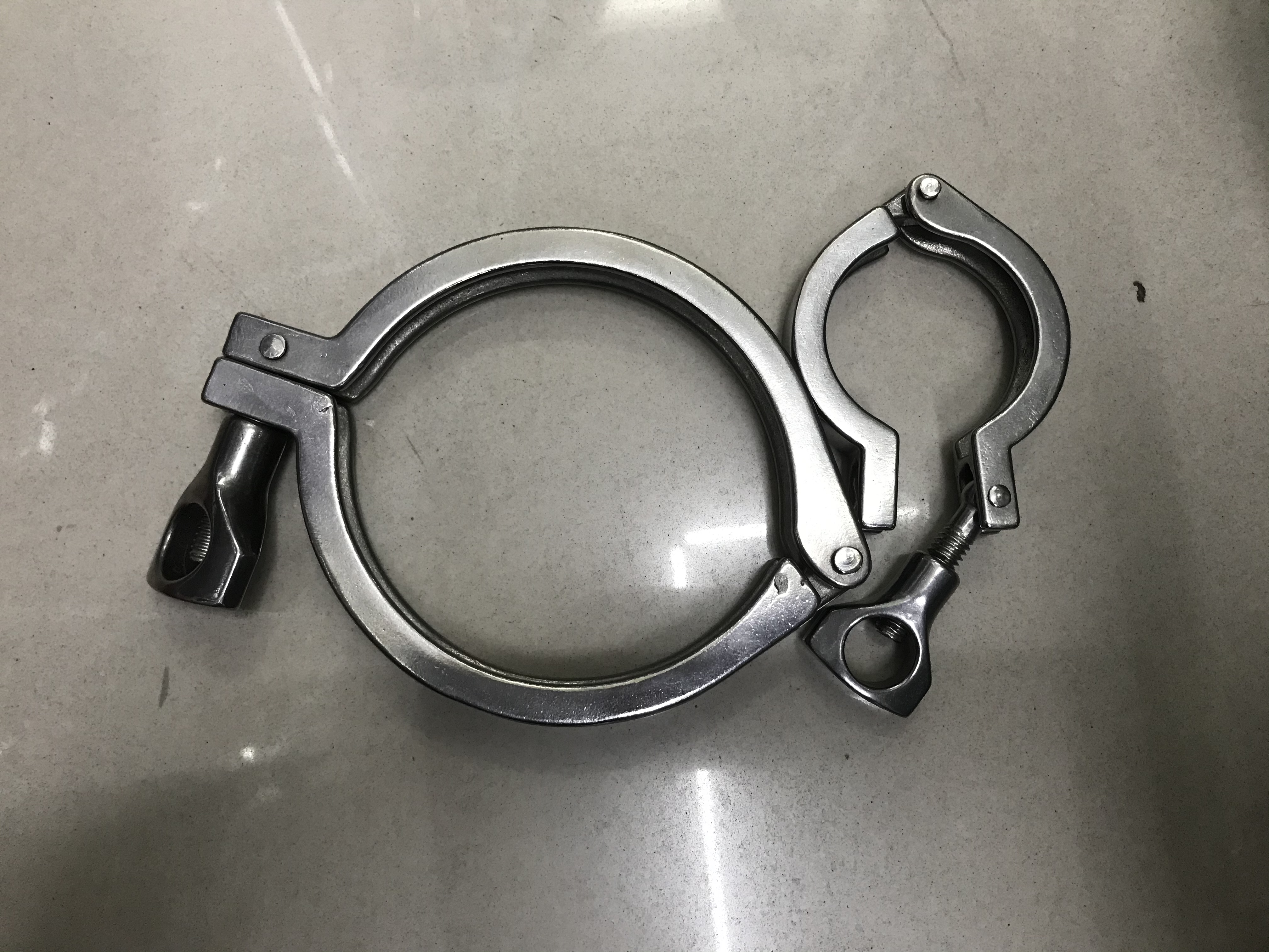 不锈钢卡箍产品图