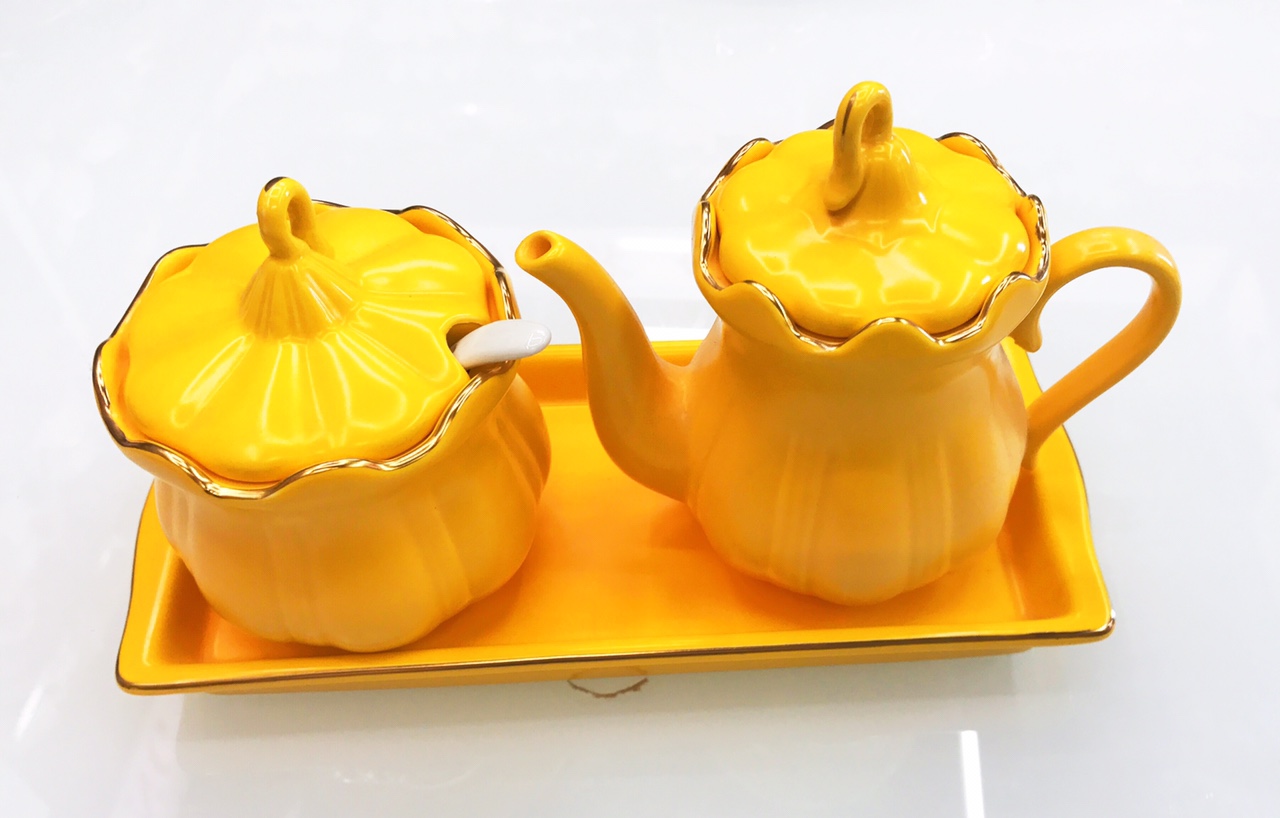 Two-piece set of ceramic cups