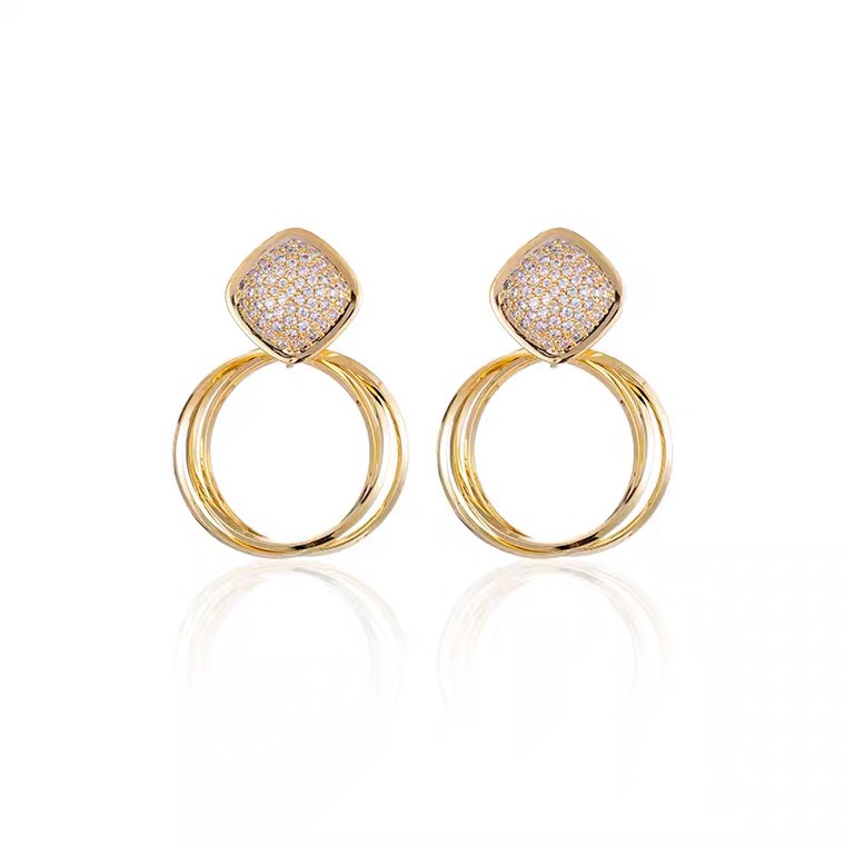 Round earrings