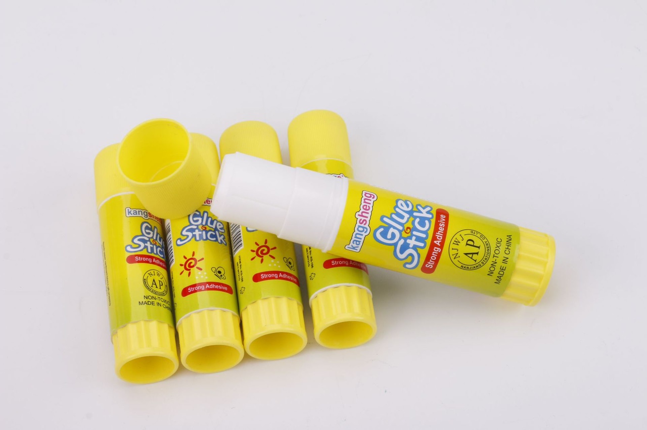 15g康圣供应PVA高粘度学生办公用品固体胶 定制胶棒现货批发