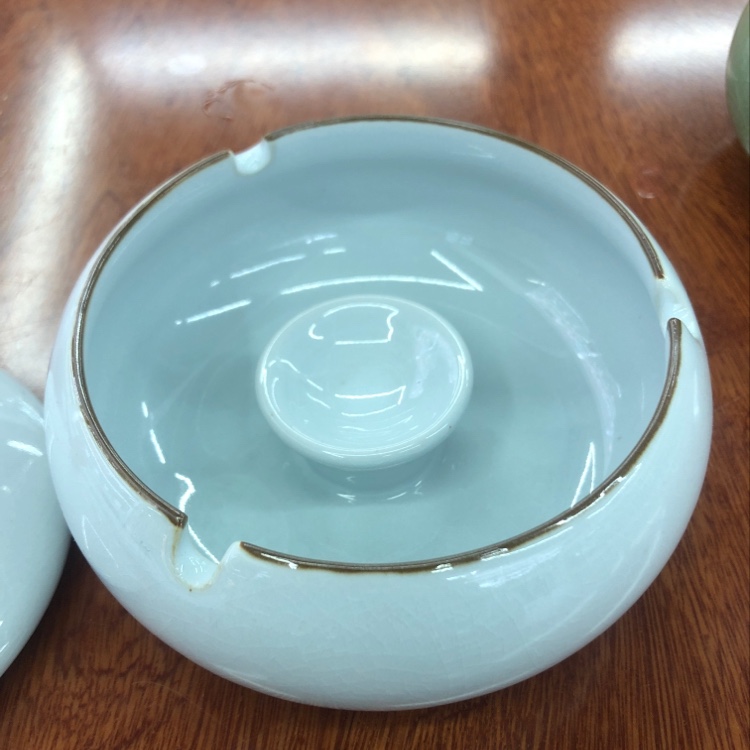烟灰缸摆件古色古香细节图