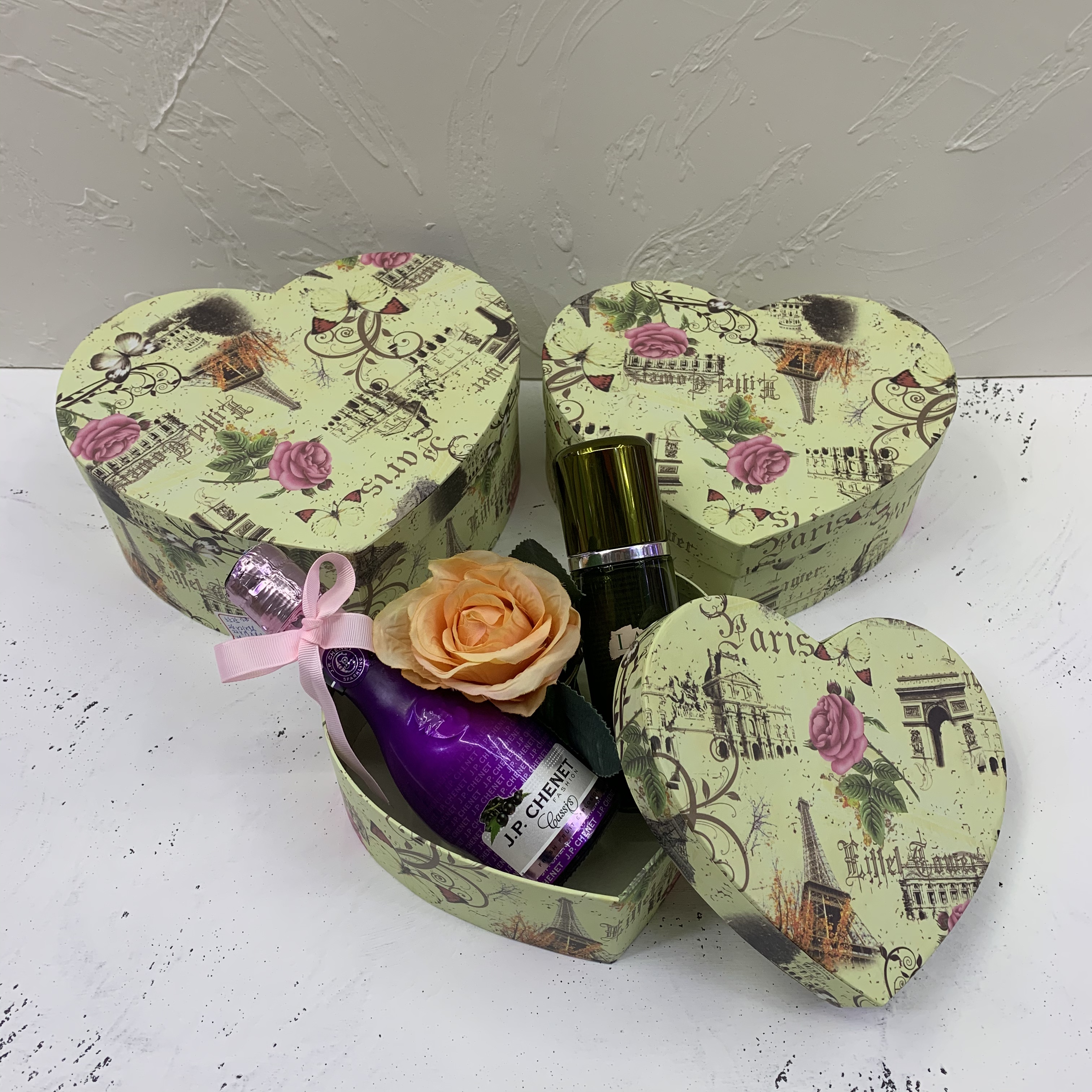 情人节碎花桃心产品图