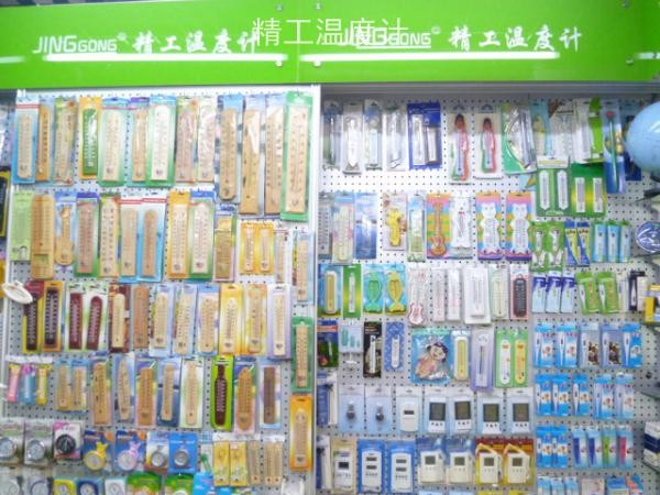Wholesale indoor and outdoor wooden temperature glass thermometers, glass thermometers, rod thermometers and stationery detail image 3