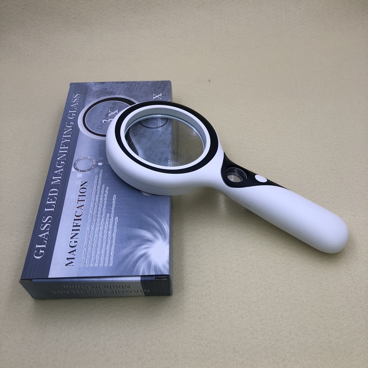 C921 handheld magnifier thumbnail