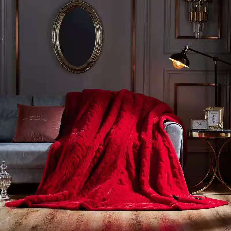 In 2020, the new products include solid color embossed fur blankets, Raschel blankets, water ripple blankets, wedding blankets, and big red ones