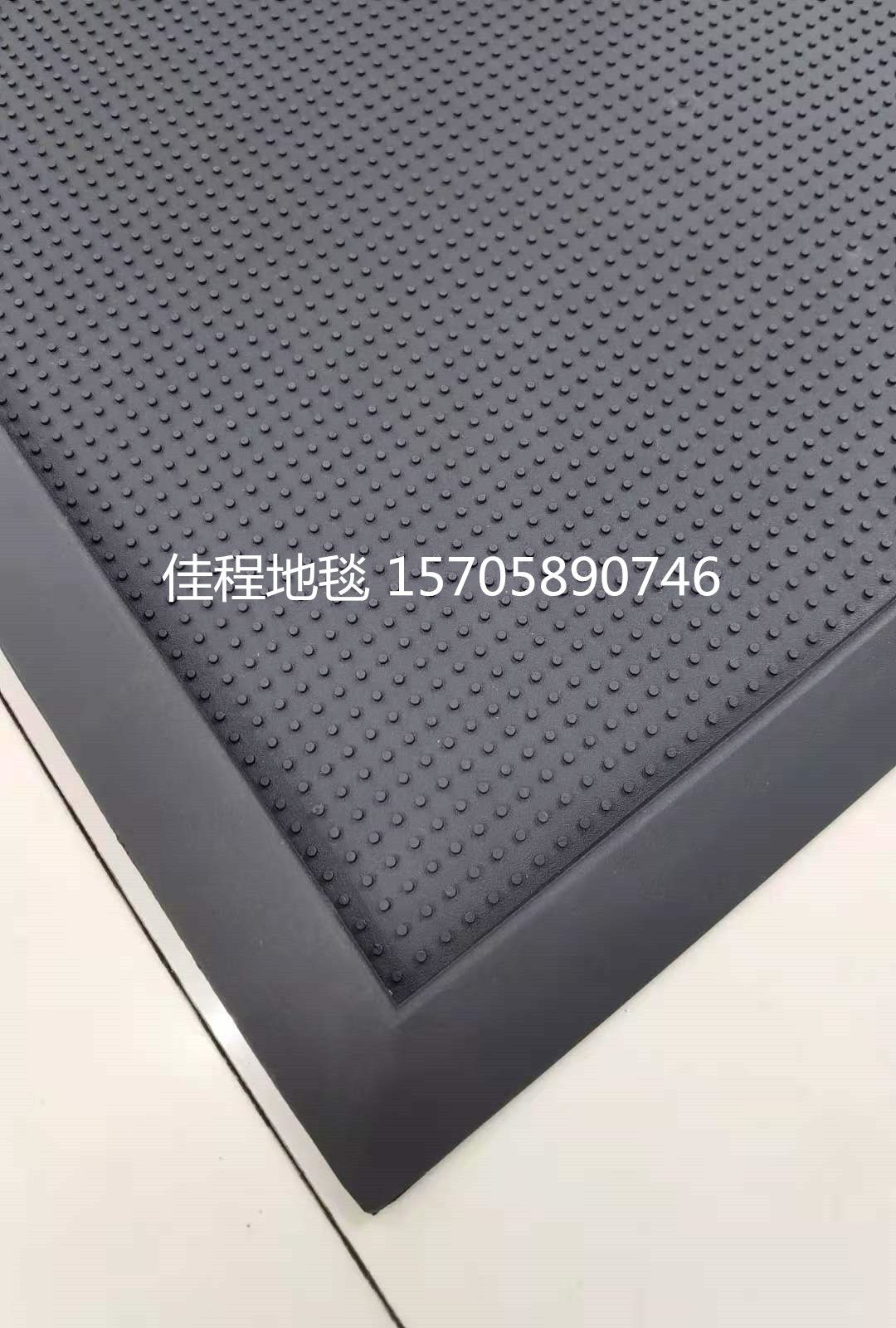 The size of the black pvc floor mat, disinfection mat, door mat, household mat and pvc foot mat is 42*62cm Item Picture