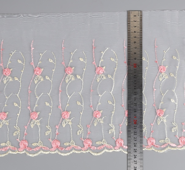 粉色网布花边刺绣上衣