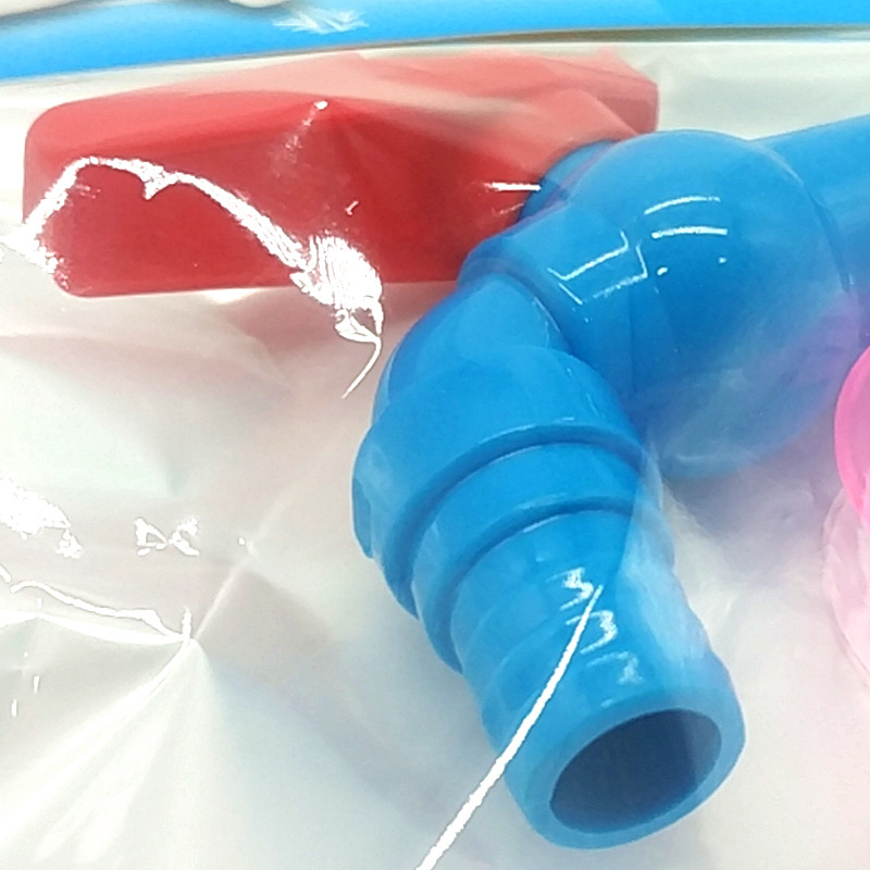  袋装吊卡塑料蓝色水龙头+防水生胶带白底实物图