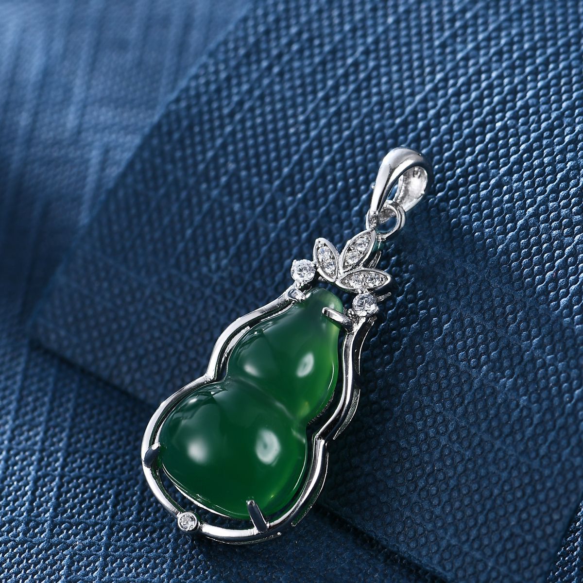 Anton Head Wolf 0178# Green chalcedony Pendant, free shipping for orders starting from one piece