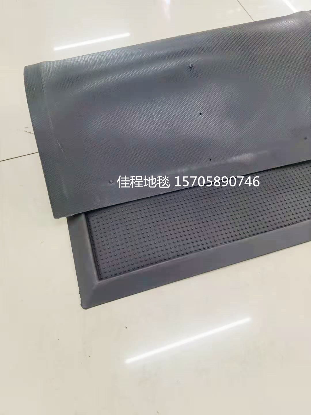 The size of the black pvc floor mat, disinfection mat, door mat, household mat and pvc foot mat is 42*62cm Application Scenario