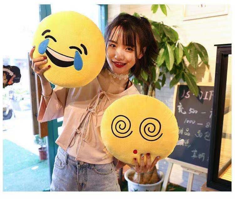 倩倩布艺 小号表情包抱枕毛绒玩具公仔枕头笑脸坐垫详情图7