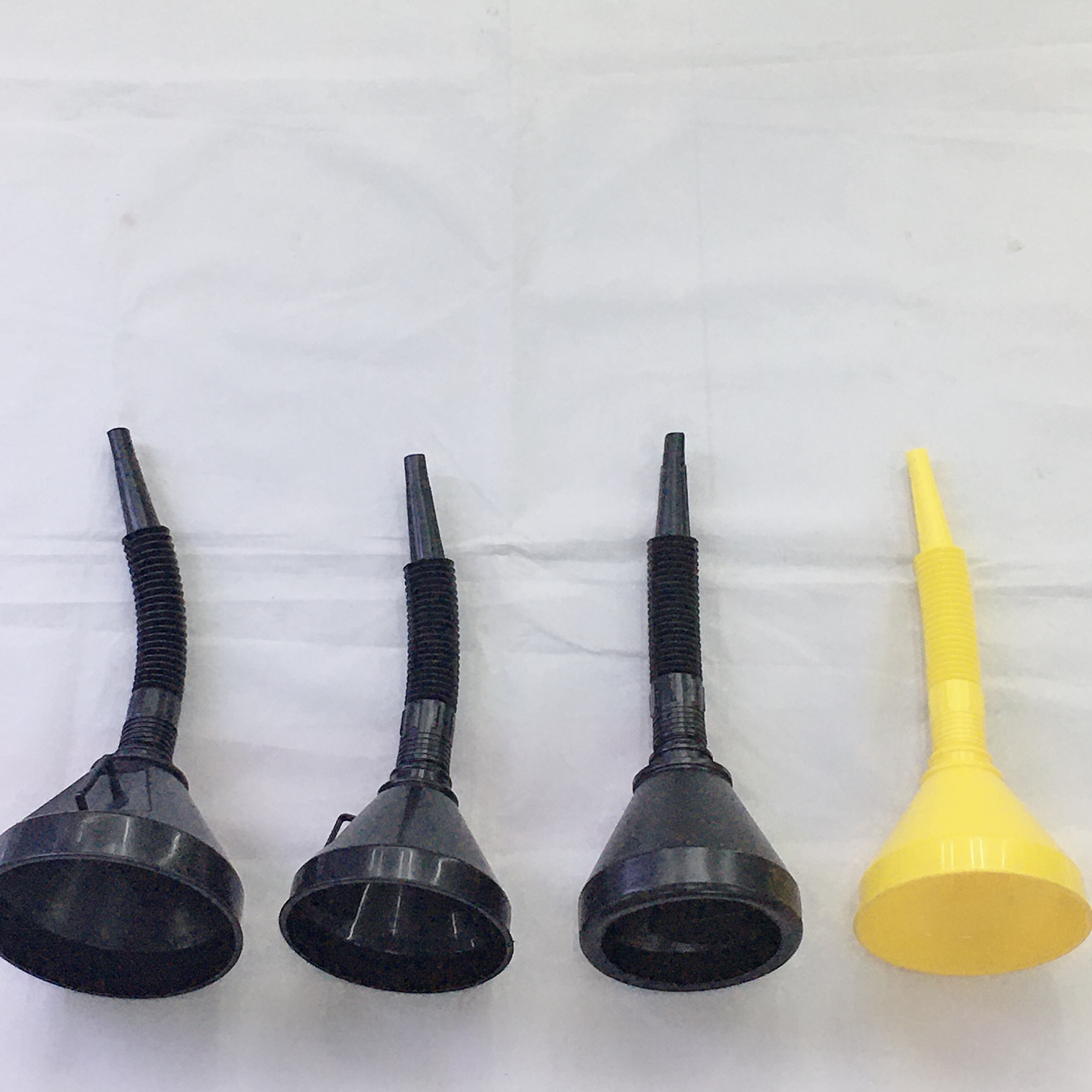 Black 135 blow-molded funnel Specification image