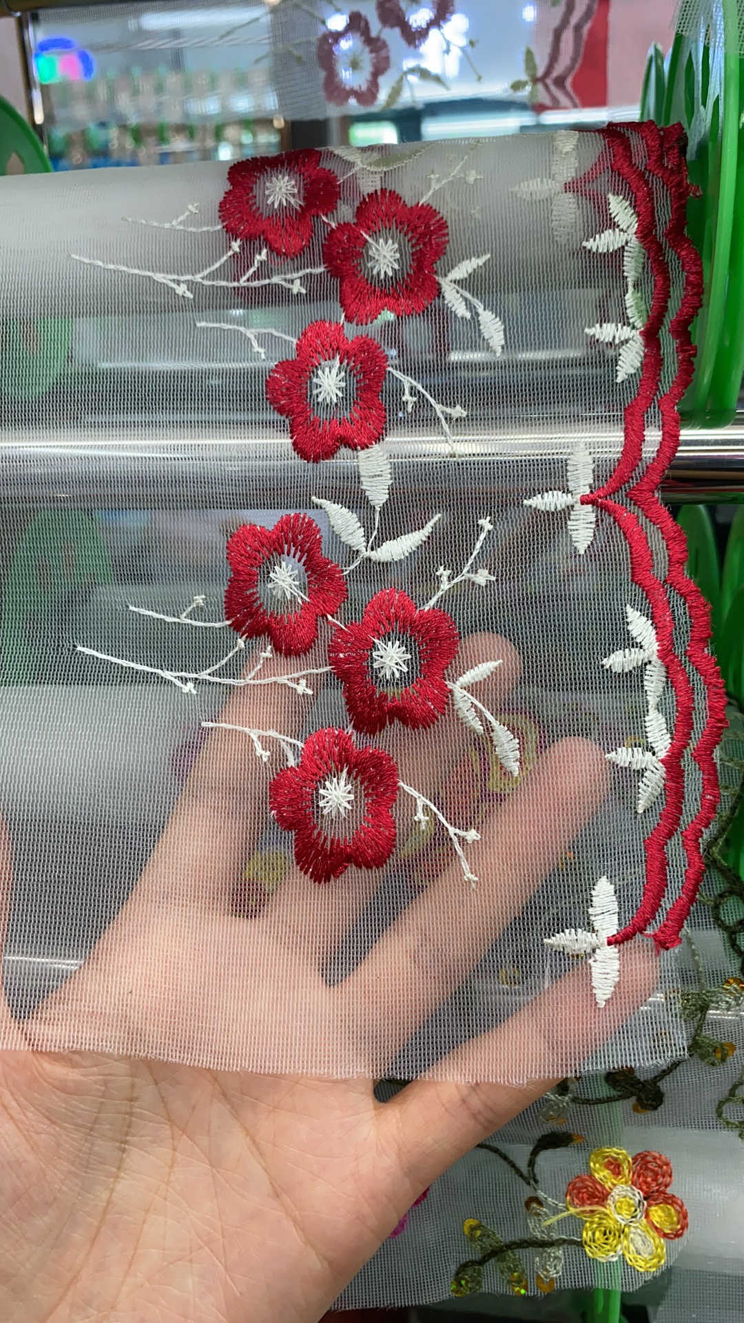 大红定型纱刺绣花边产品图