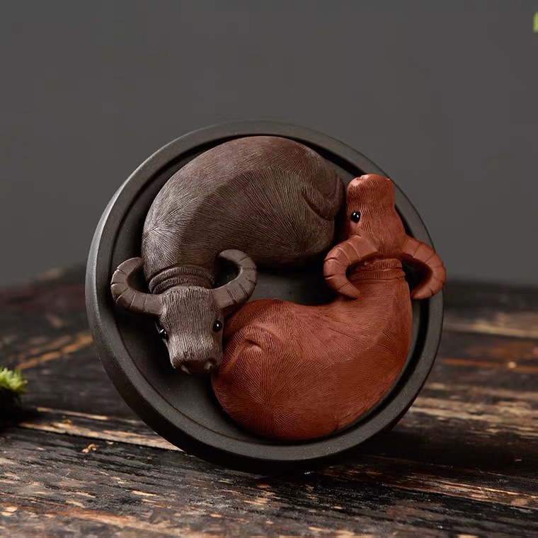 紫砂牛转乾坤茶宠摆件精品个性可养纯手工创意扭转乾坤牛雕塑茶玩细节图