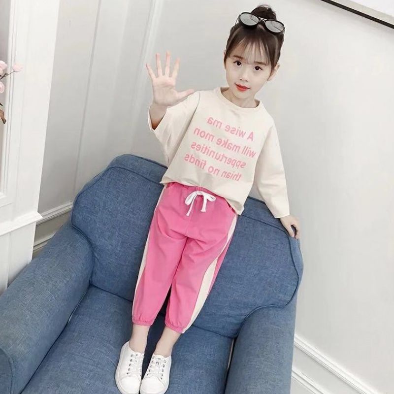 The 2020 new spring clothing set for girls is trendy and stylish. It's a two-piece sporty and fashionable set for girls in spring and autumn Specification image