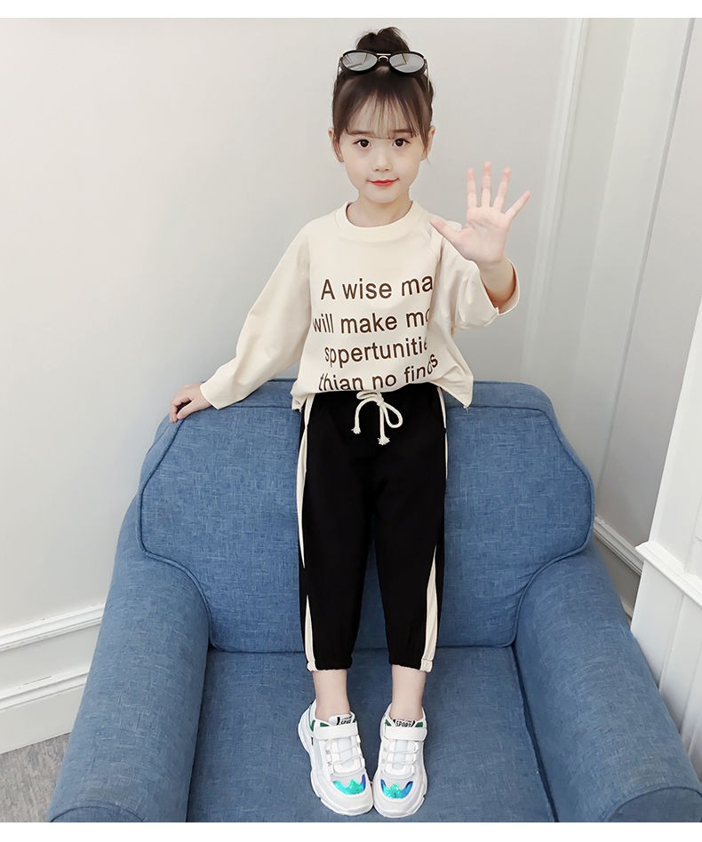 The 2020 new spring clothing set for girls is trendy and stylish. It's a two-piece sporty and fashionable set for girls in spring and autumn detail image 1