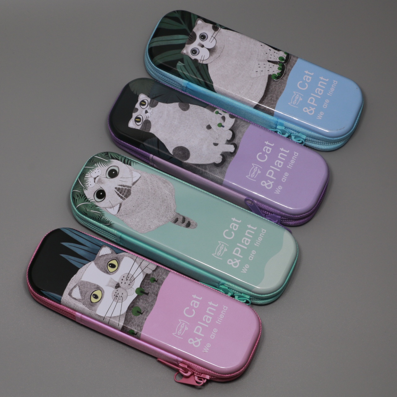 可爱男女宝宝马口铁拉链设计文具盒，容量大，体积小，是幼儿小宝宝不错的选择哦