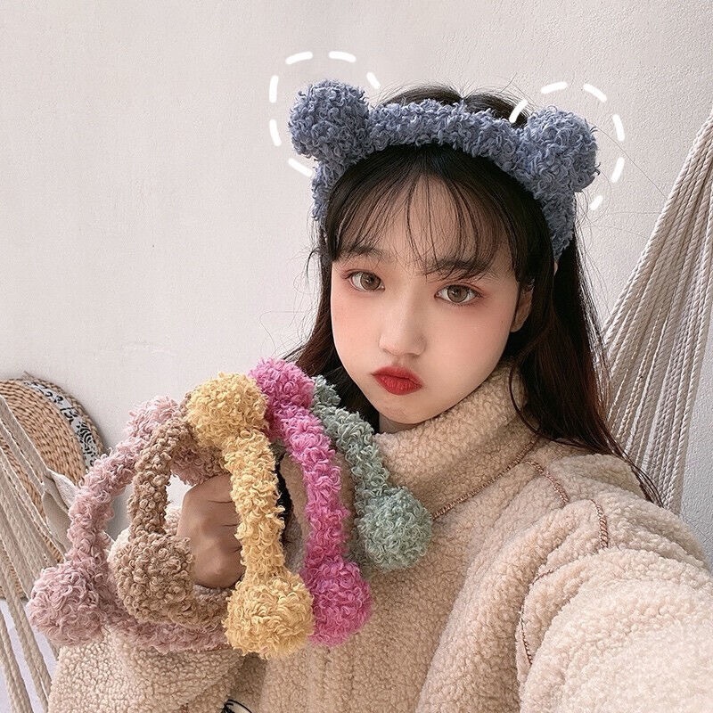 Korean-style cute lamb and bear hair bands, the same fashionable headwear and hair clips as those on Internet celebrities, are sold at overseas stalls Application Scenario