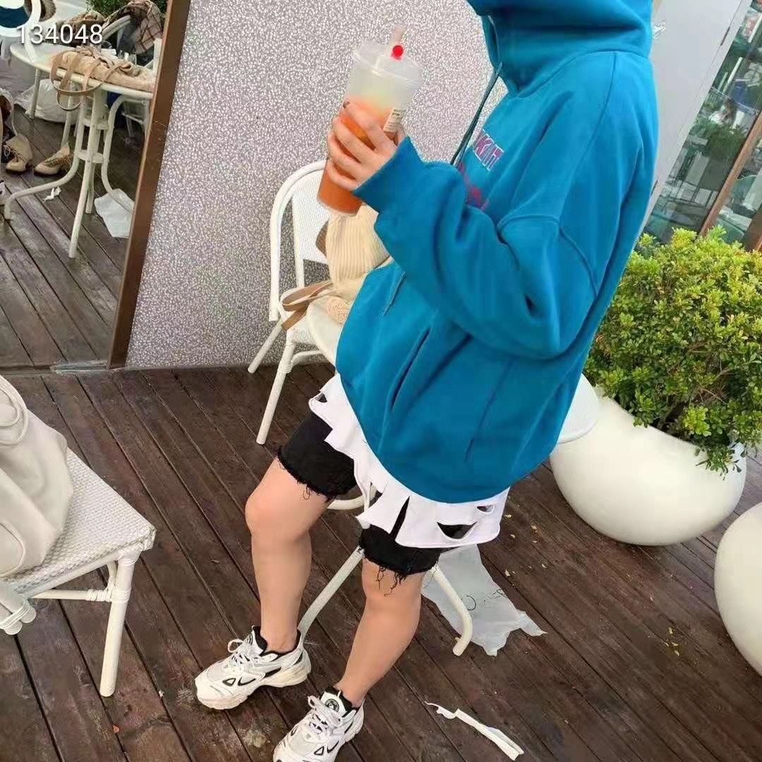 蓝卫衣