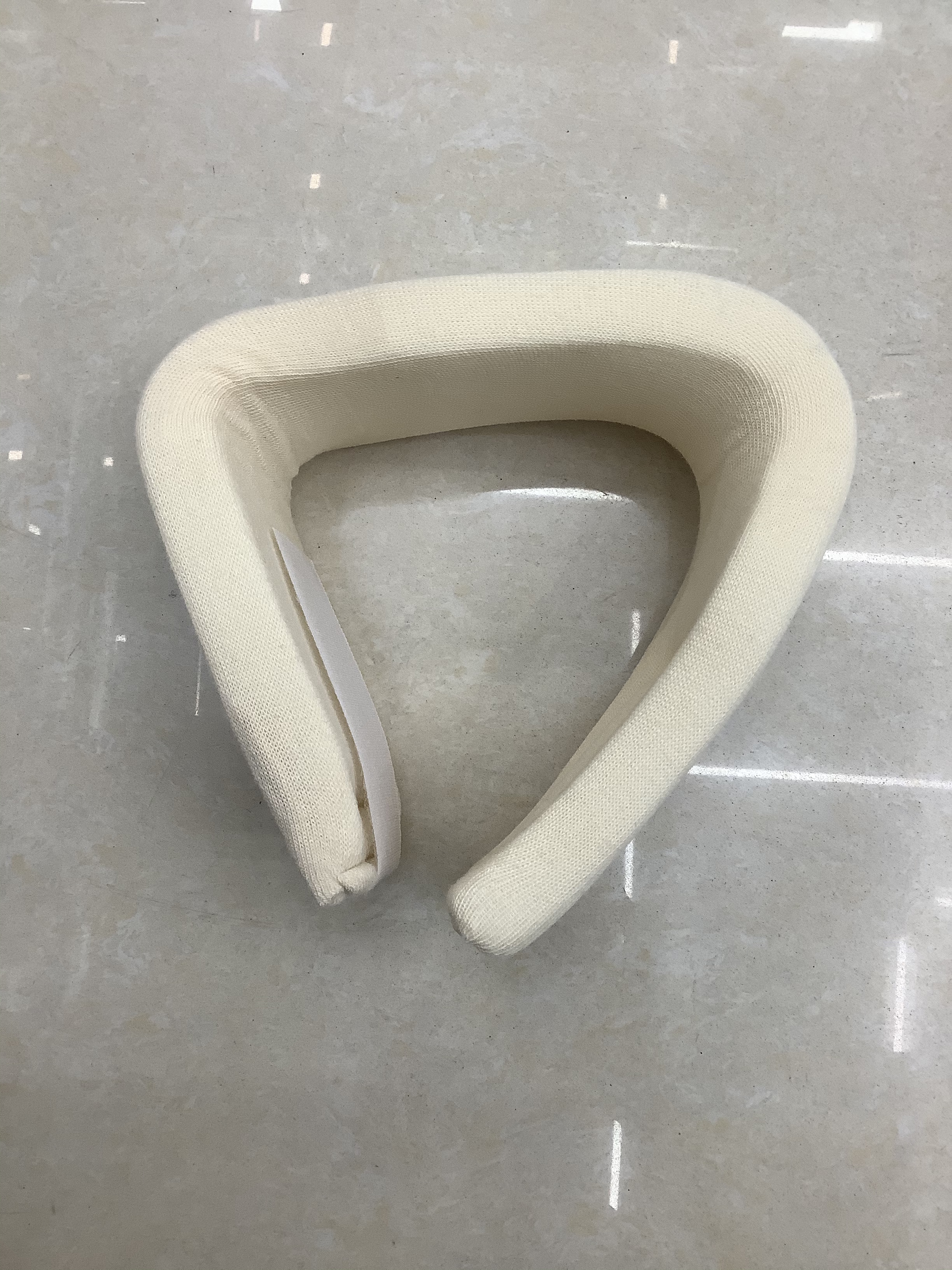 颈椎牵引器 加垫升级颈托脖子支撑矫正器白底实物图