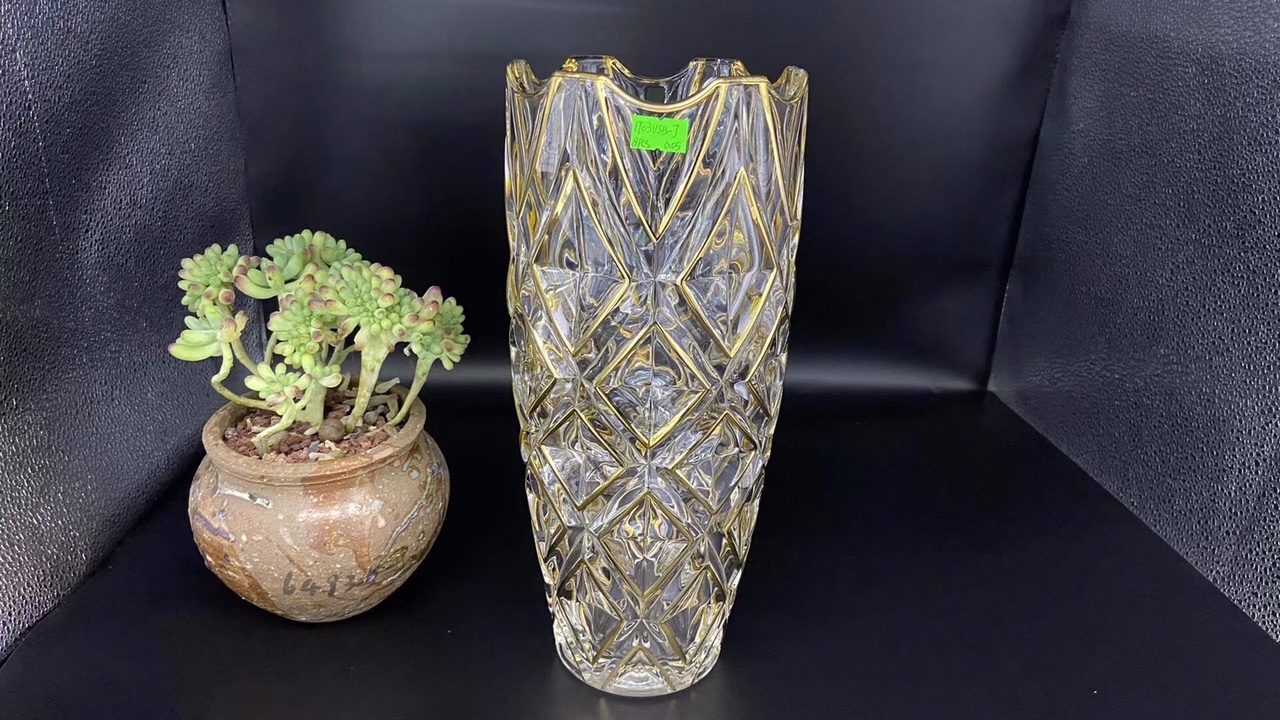 水晶花瓶手工描绘金边
