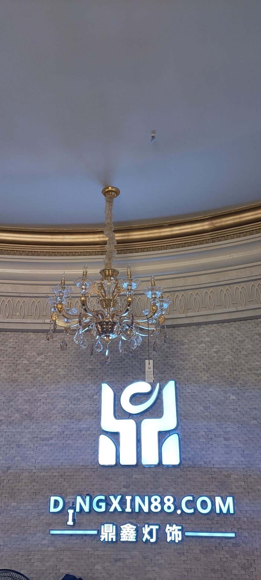 Yiwu Dingxin Lighting Electrical Appliance Co., LTD describe pic - 1