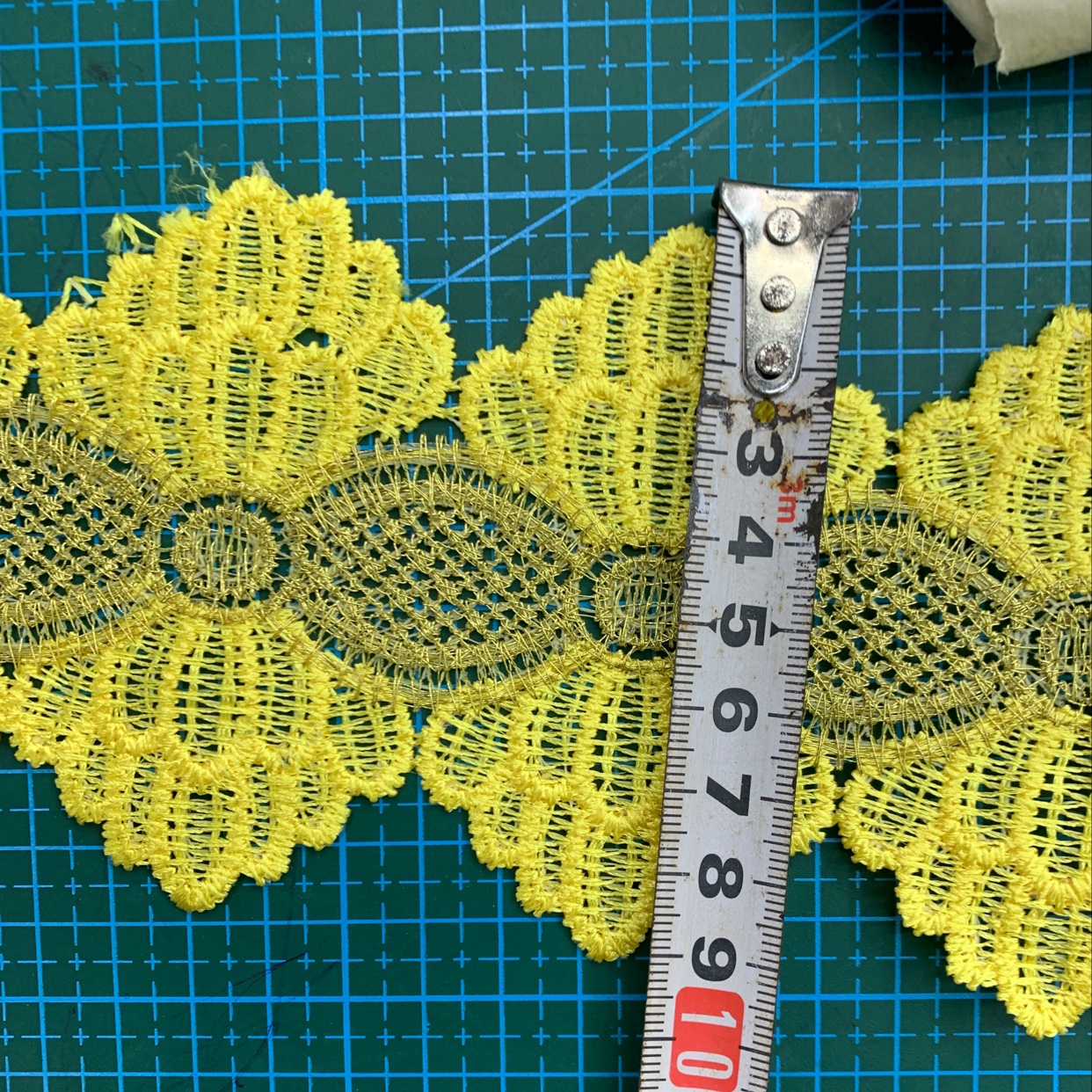 Polyester plus gold details Picture