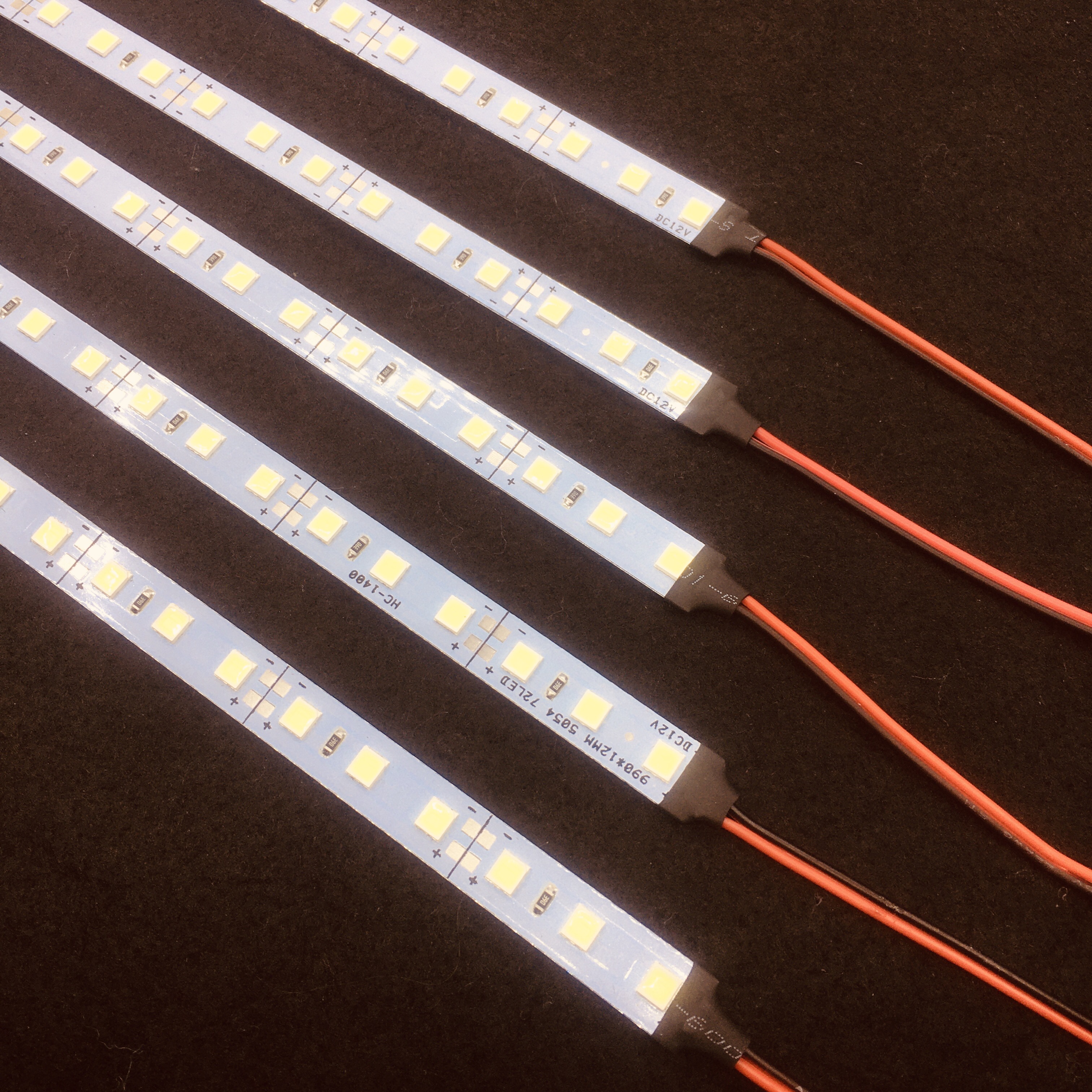 Automotive LED light strips, 12-volt lighting fixtures, 50-centimeter roof lights, white light reading lamps Item Picture