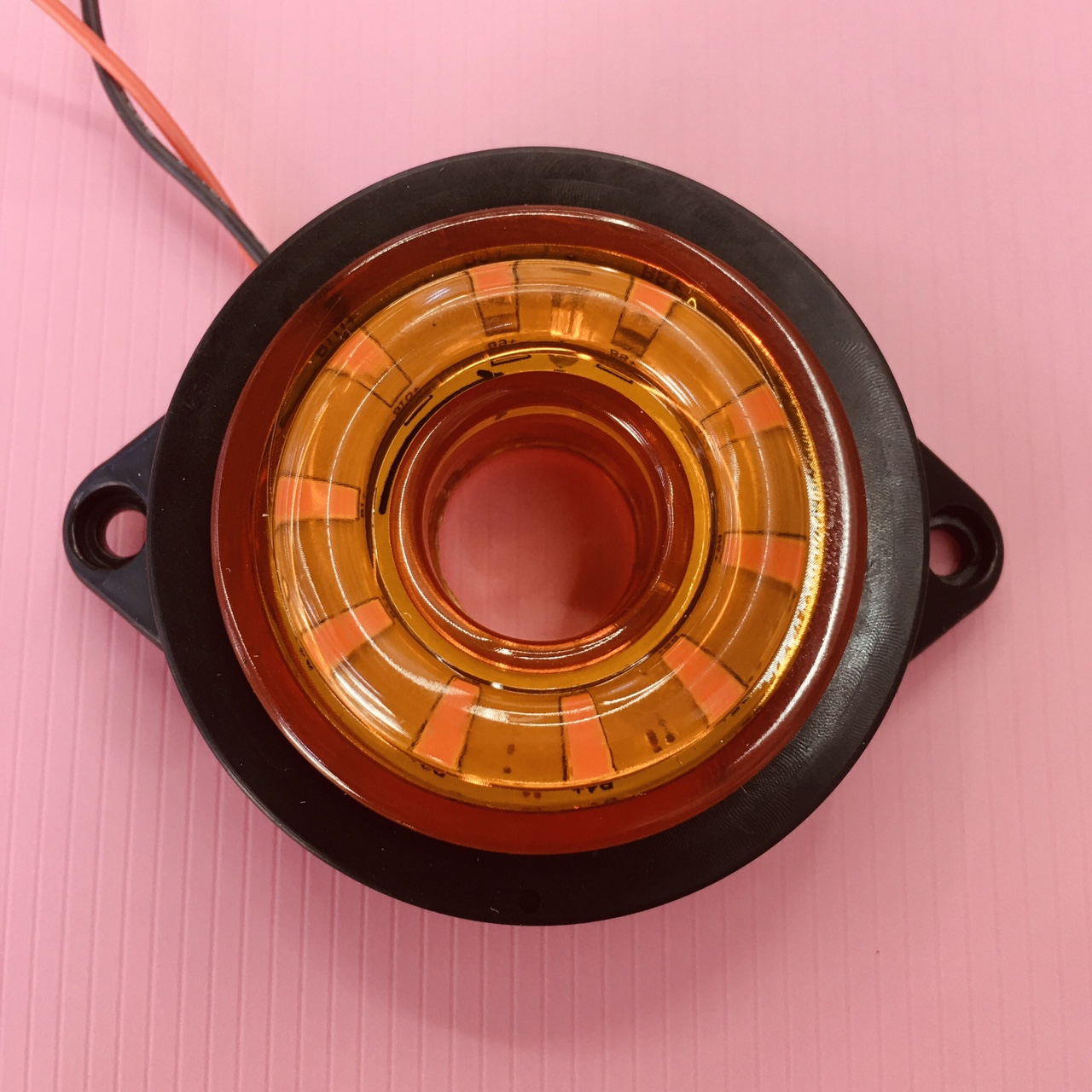 The LED taillights of the truck are extremely bright and flashing. The side lights of the truck are 24-volt warning lights and colored lights full figure
