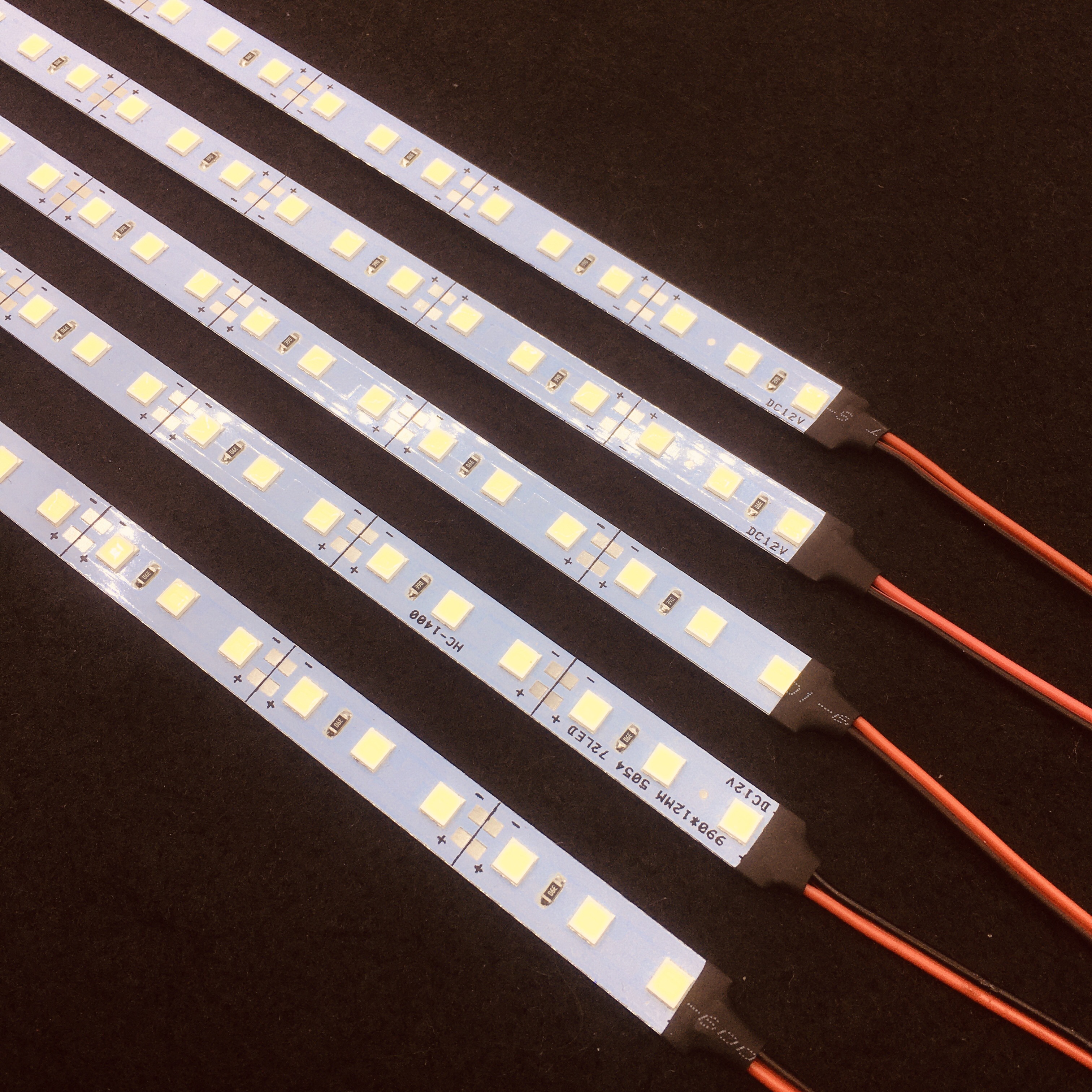 Automotive LED light strips, 12-volt lighting fixtures, 50-centimeter roof lights, white light reading lamps Application Scenario