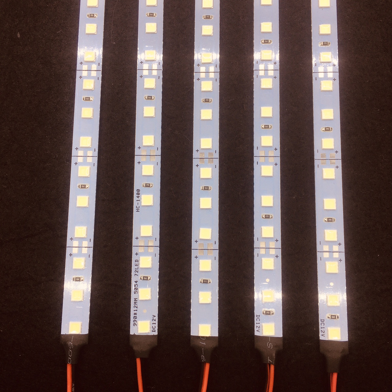 Automotive LED light strips, 12-volt lighting fixtures, 50-centimeter roof lights, white light reading lamps full figure