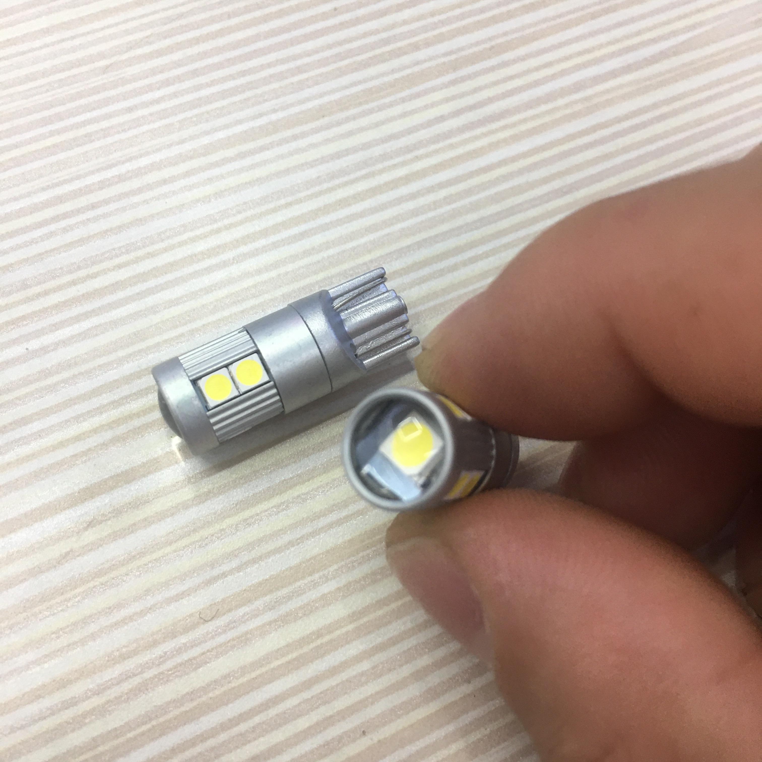 Automotive LED width indicator lights, ultra-bright lens license plate lights, 12V and 24V wide-voltage universal driving lights, 5W ultra-bright Item Picture