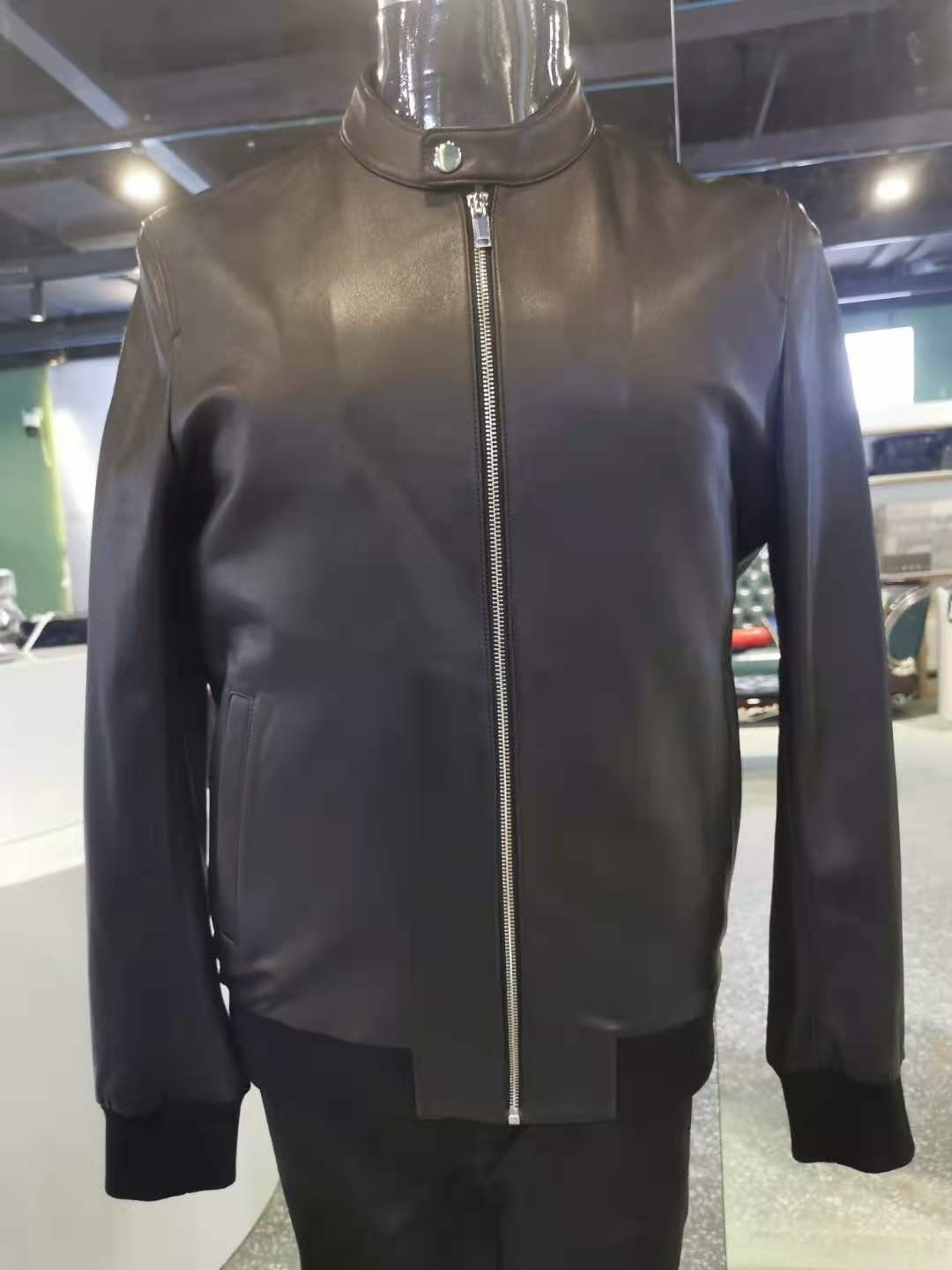 澳大利亚路易阿玛瑞2020款休闲款皮衣秋冬款皮衣绵羊皮无领款