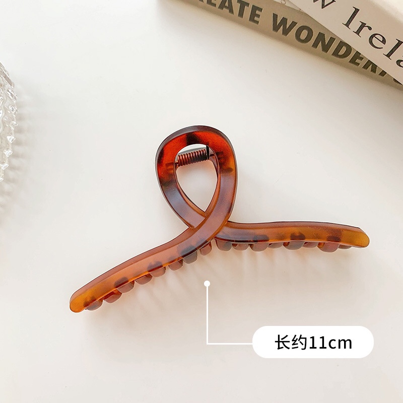 The popular leopard print hair claws, bond claws and bath claws