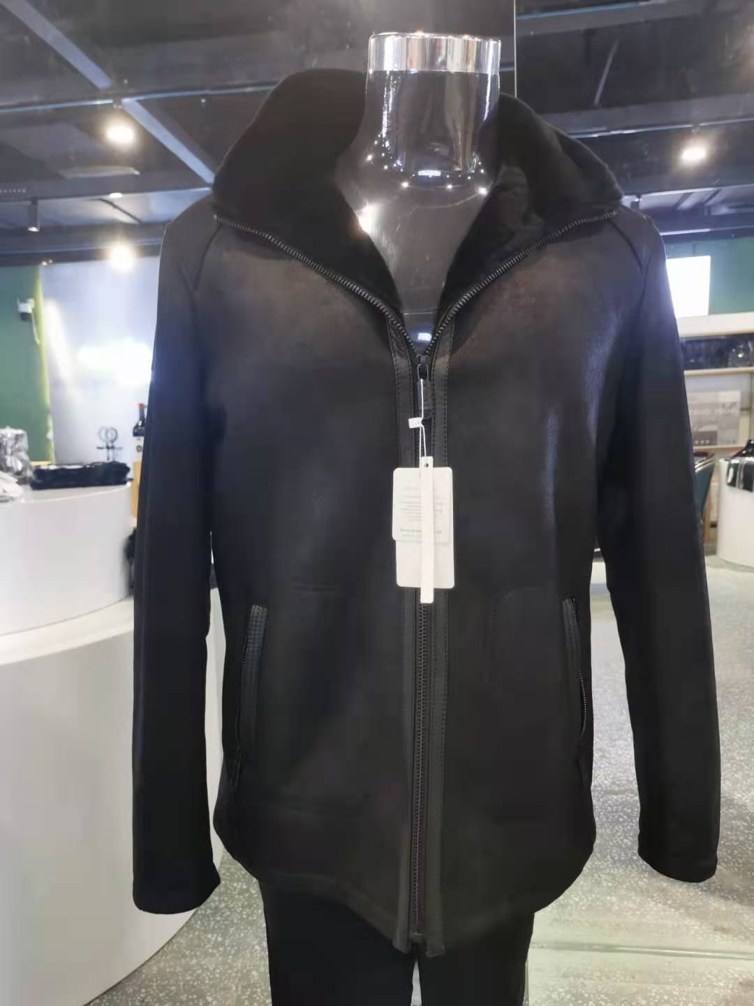 澳大利亚路易阿玛瑞2020款男士反羊皮带帽子款皮衣  反羊皮加毛加厚冬款皮衣