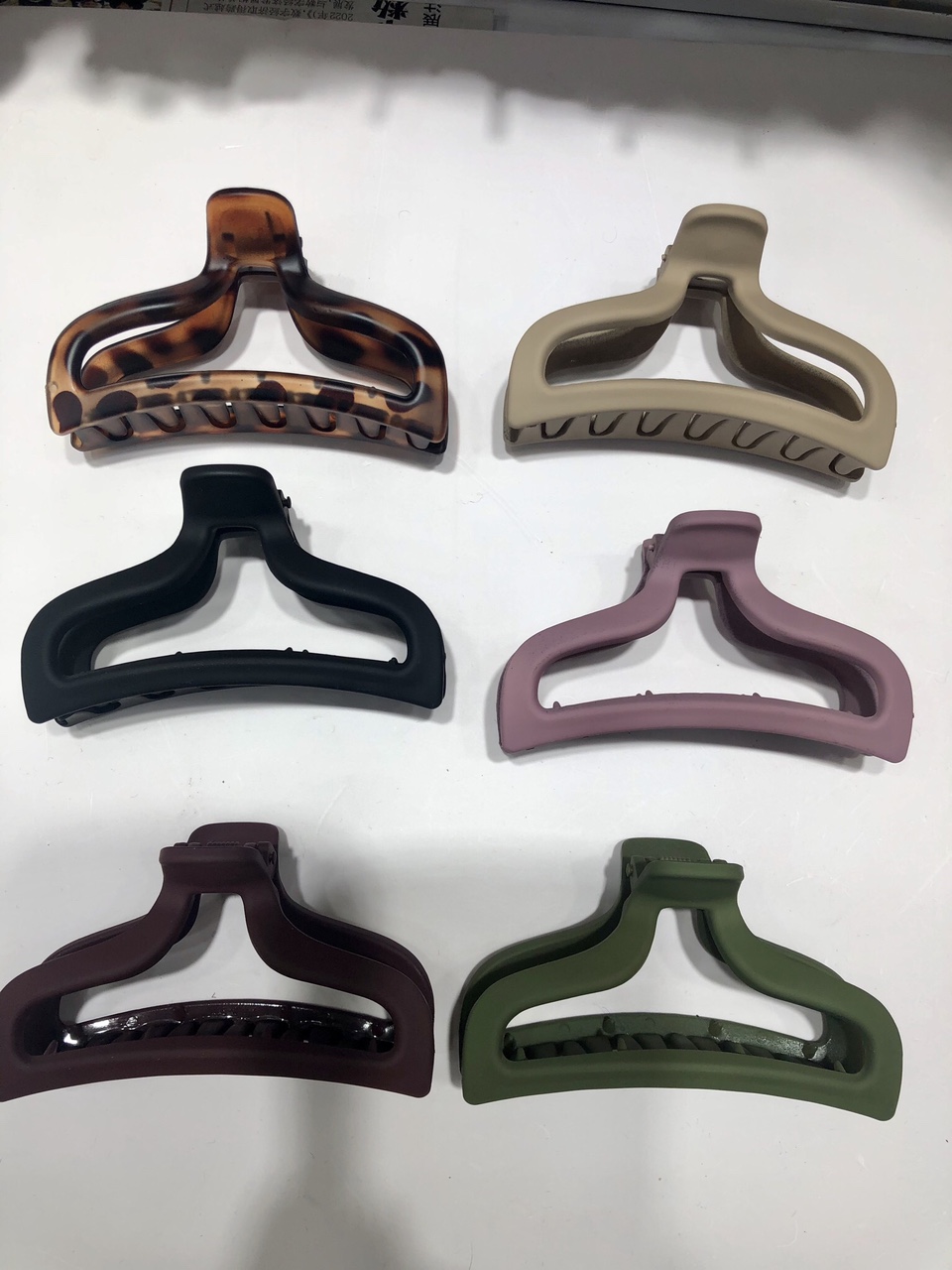 This is a simple and elegant color for the trendy hair claws