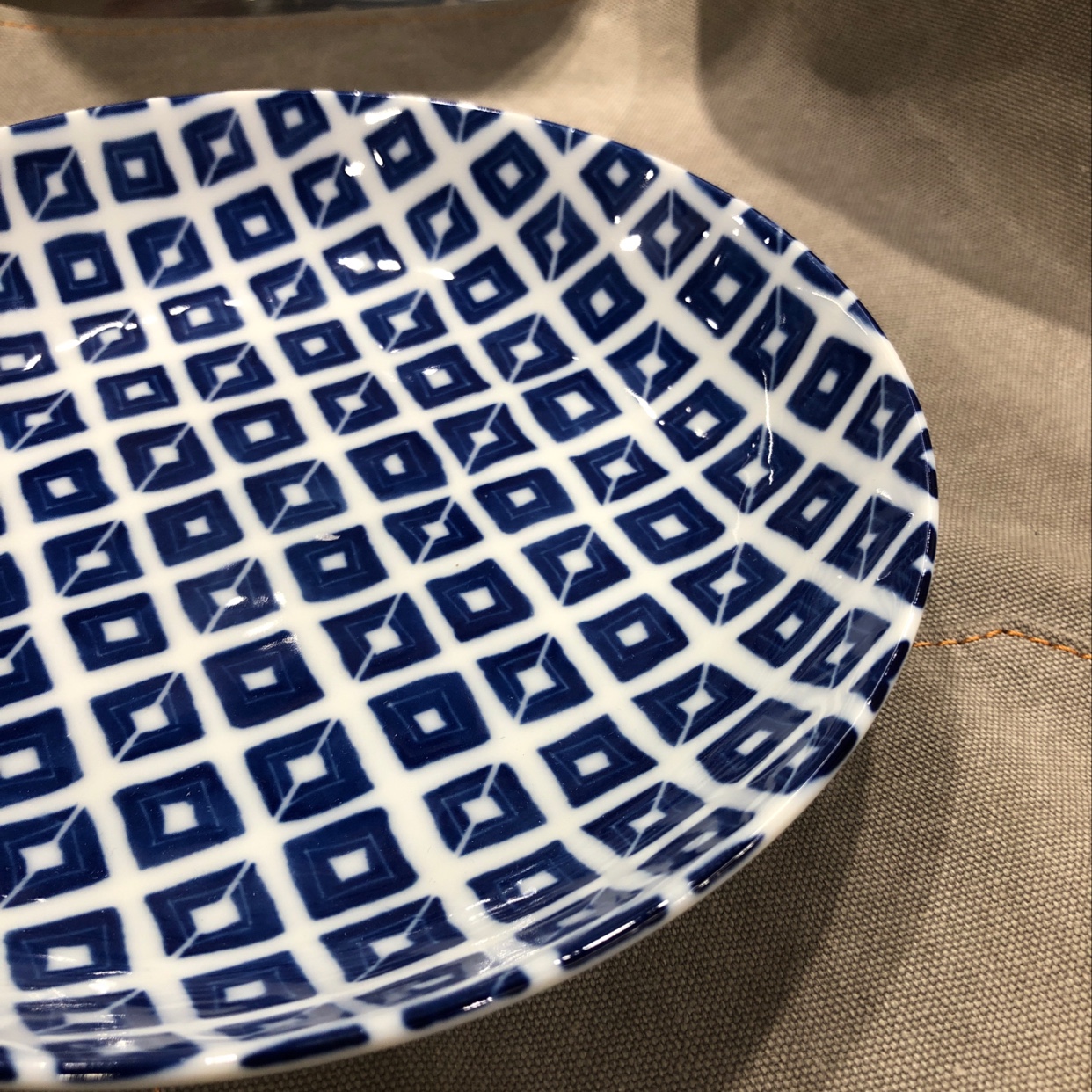 蓝白方格8.5英寸盘产品图