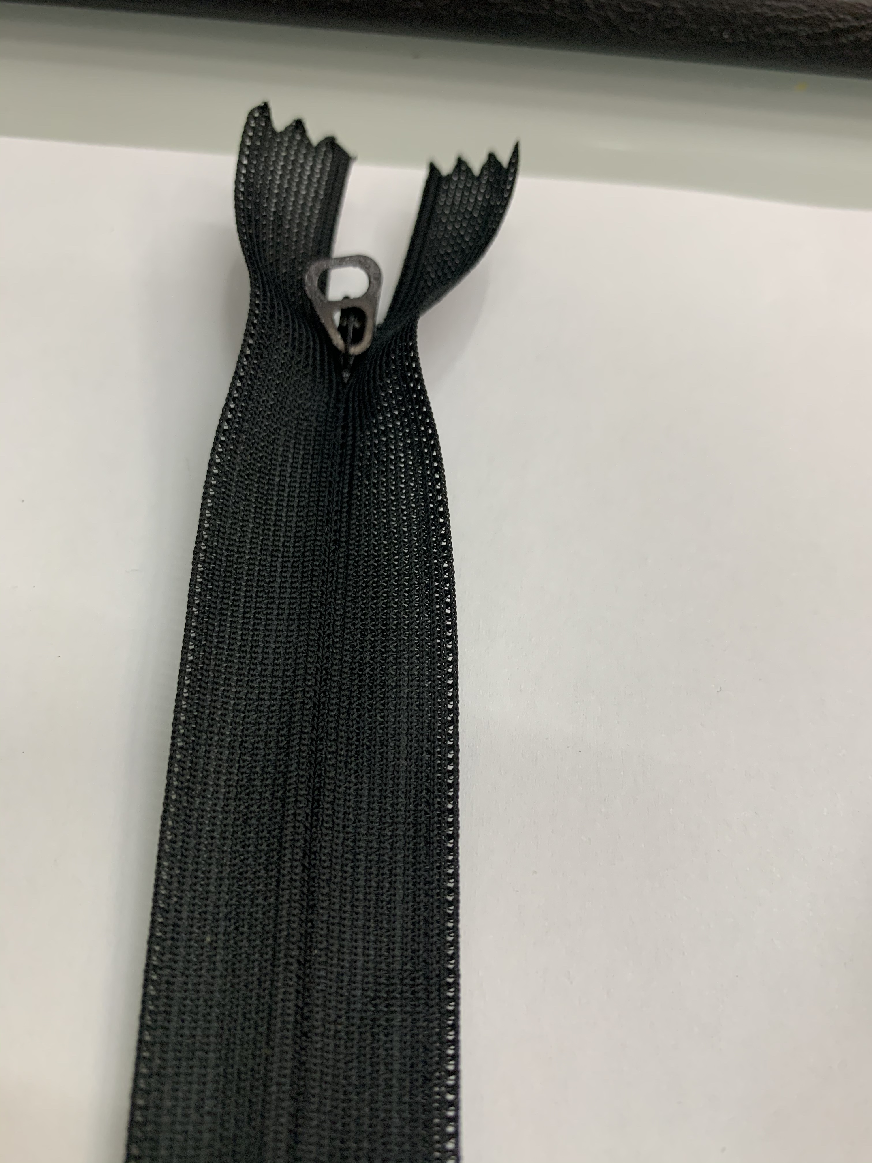 拉链/可换式拉鍊片/拉头配件/尼龙拉链/拉链头拉牌压铸产品图